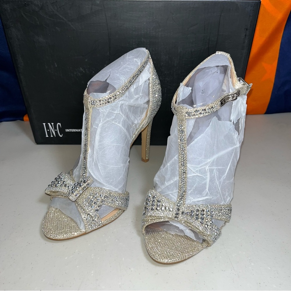New International Concepts Reesie 2 Women's 7W Gold Champagne Ribbon Sandal Heel